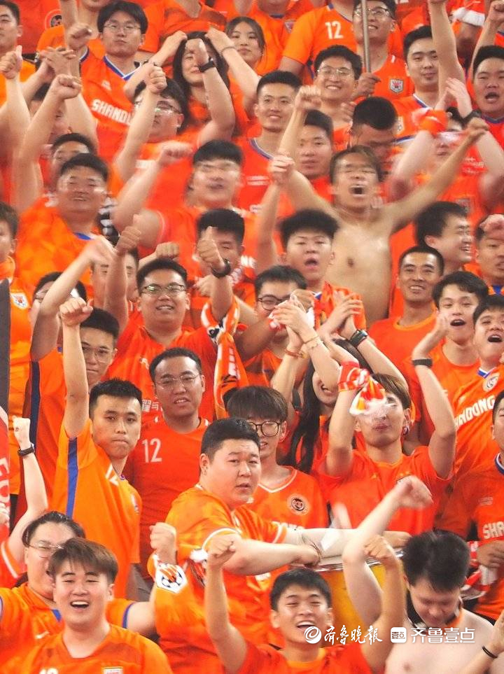 重庆队连胜引发球迷狂欢