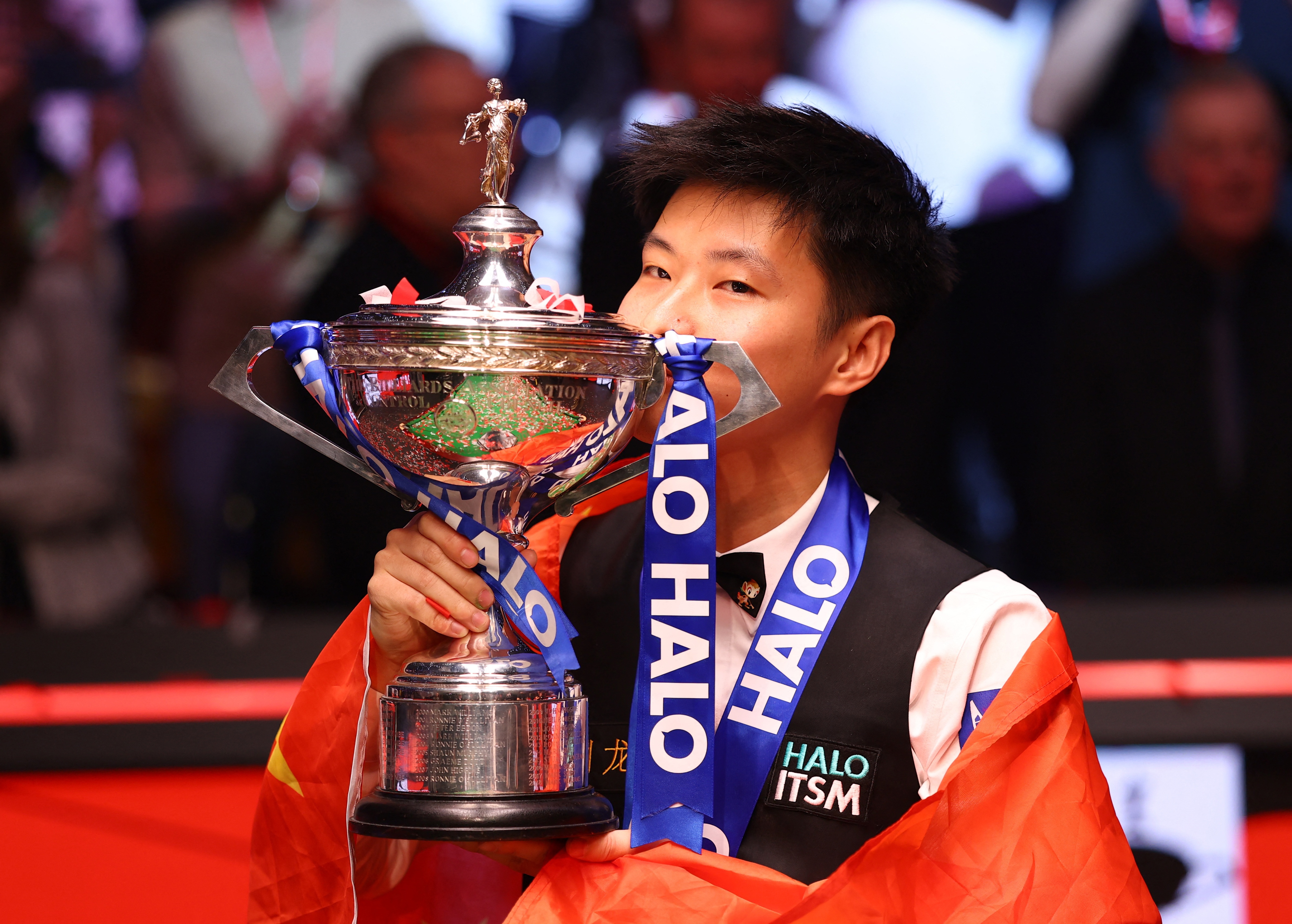 包含厉害了我的球队，比赛中一位独具潜力的新星崭露头角的词条