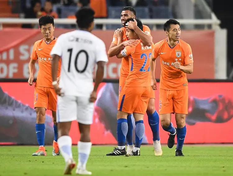 恒大主场胜鲁能，稳守积分榜榜首位置