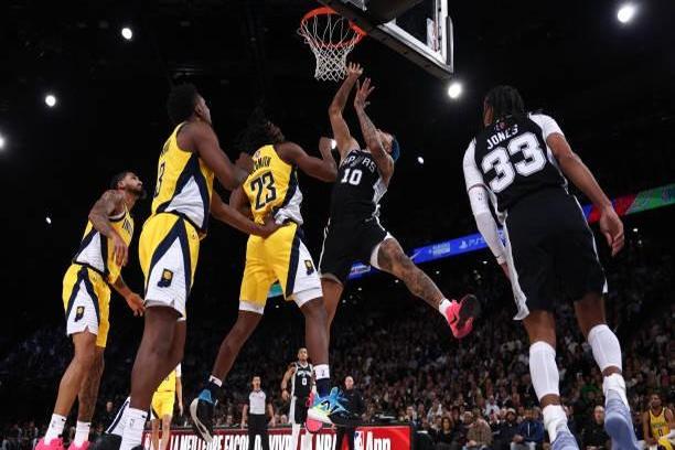 开云体育下载-马刺队明星球员表现抢眼，带领球队连胜