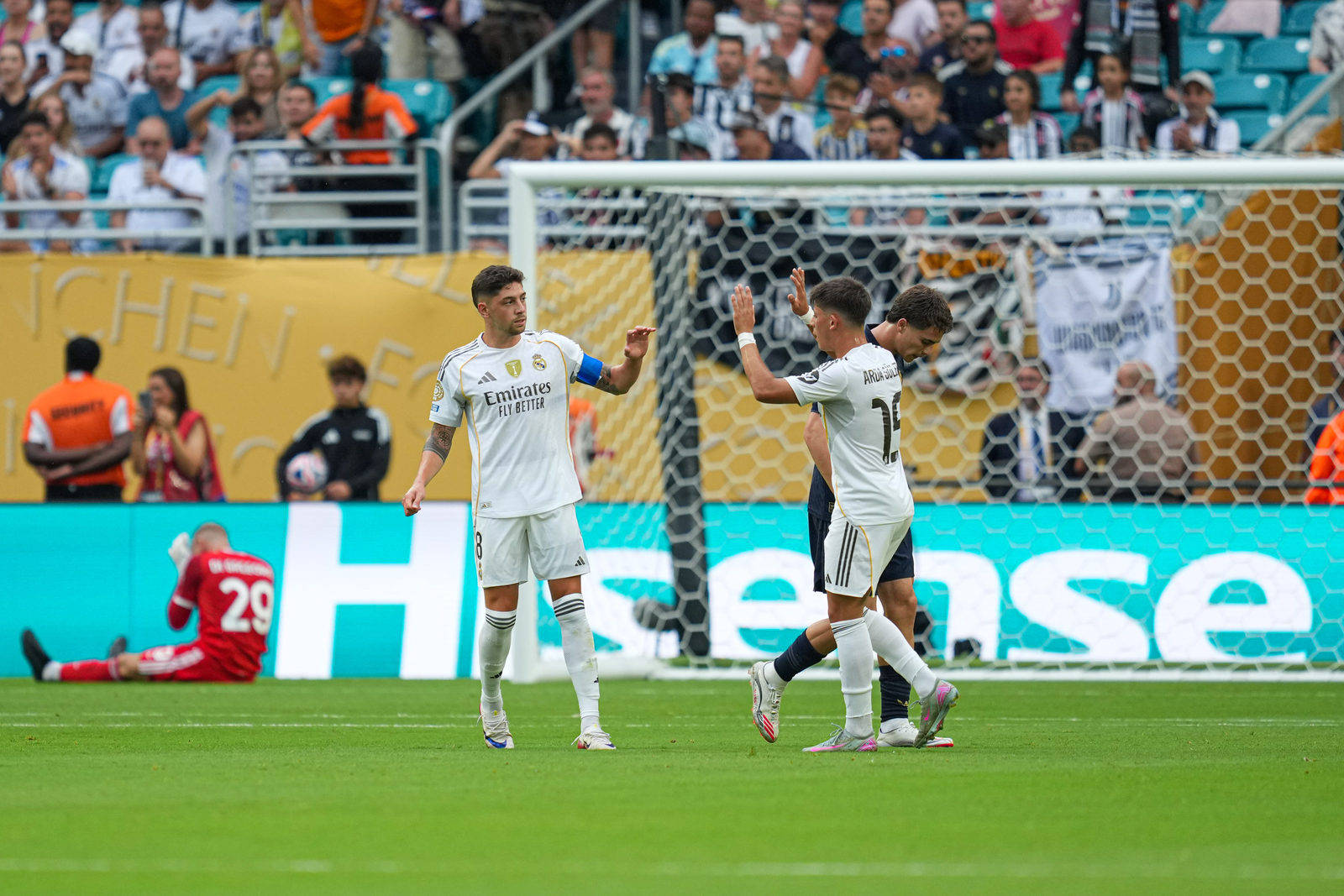 开云官网-欧冠四强逐鹿全能球员，场面火爆精彩的简单介绍