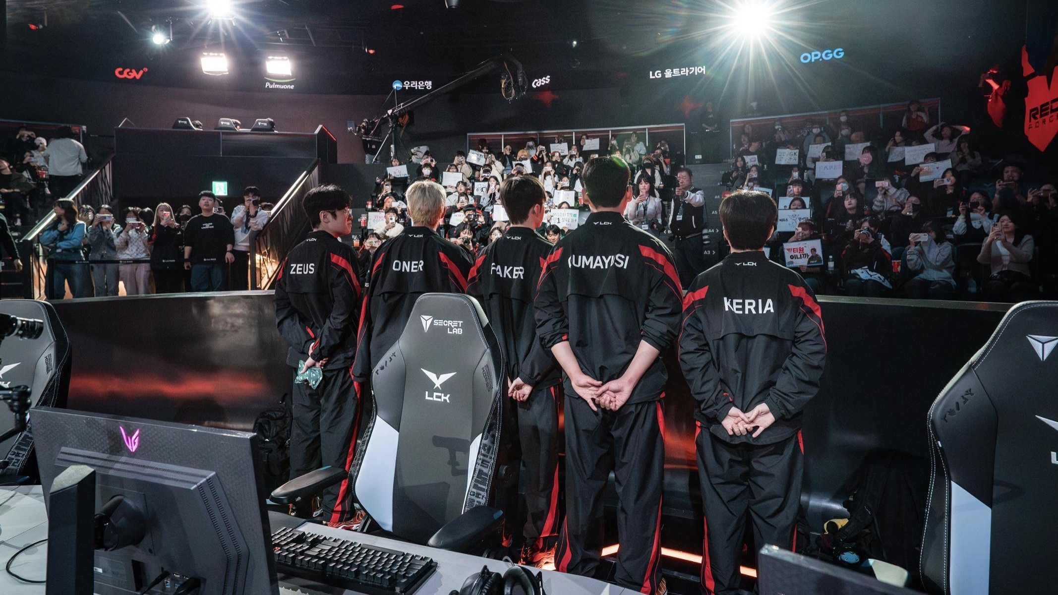 EDG力克PSG，Faker团战一打五强强对话入围赛，成为赛场最大亮点