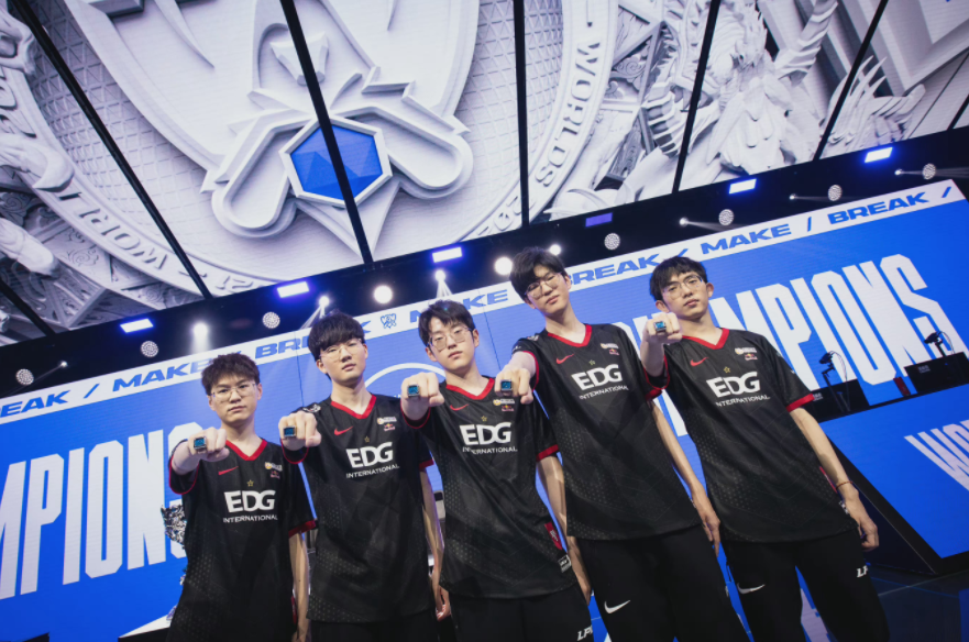 EDG险胜IG，Deft团战一打五鏖战多局小组赛，强势挺进下一轮