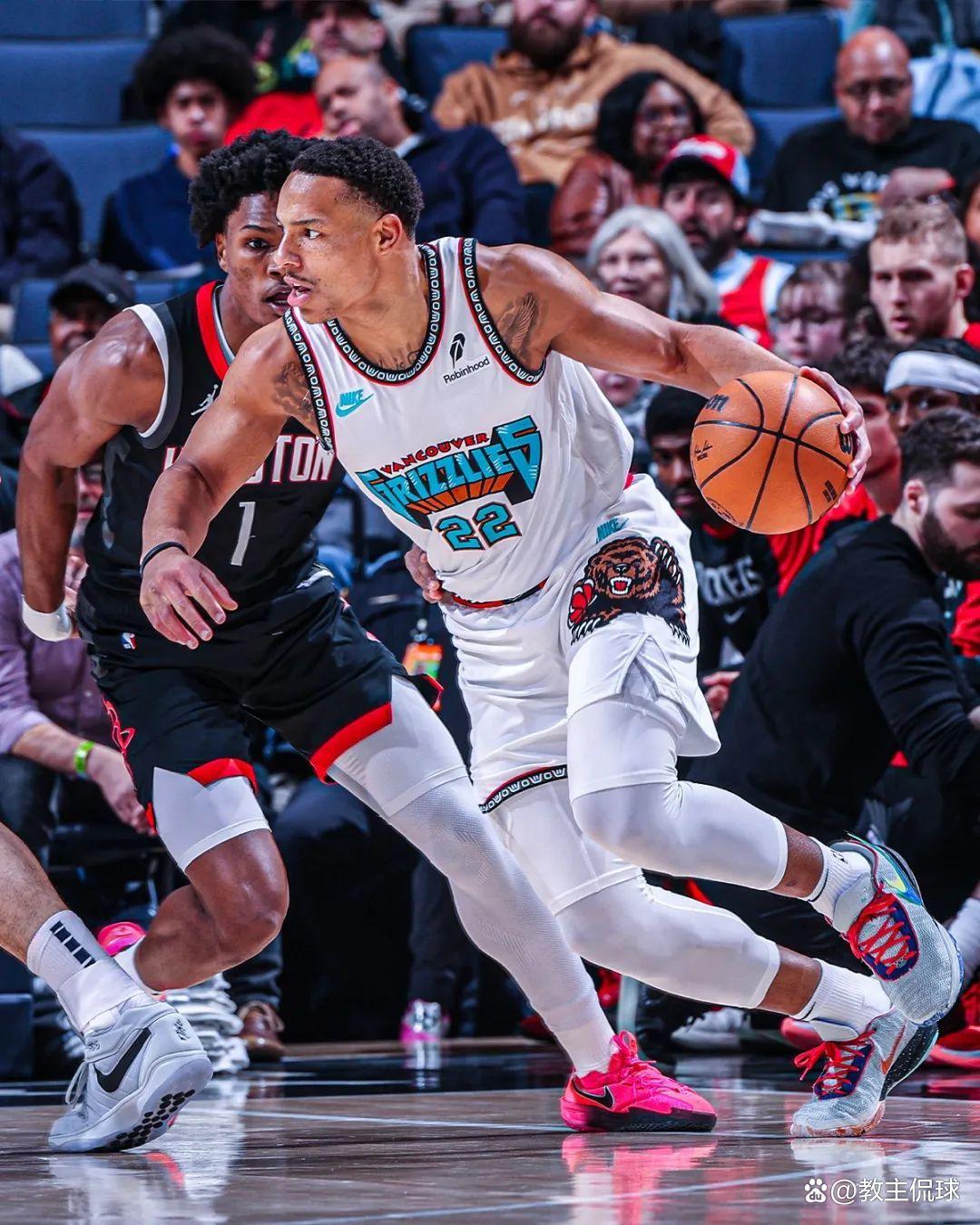 关于灰熊后卫连续高效发挥，助球队连胜晋级的信息