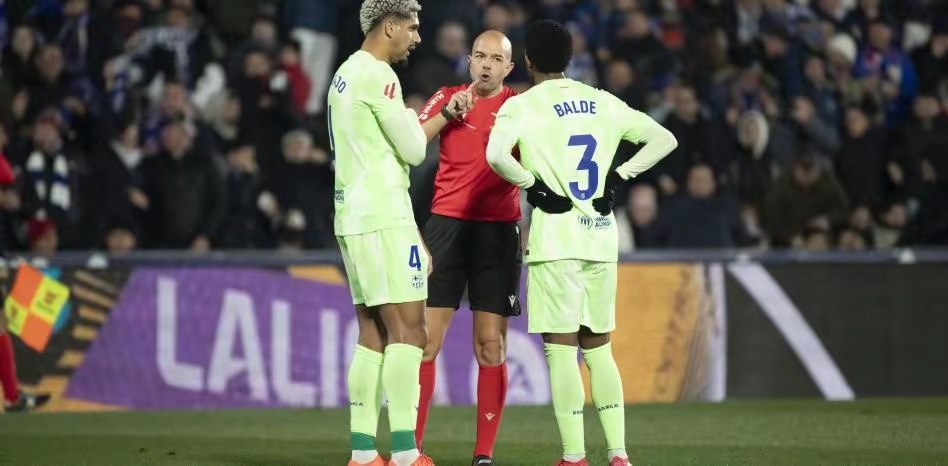 开云体育-赫塔费门将受伤下场，球队面临尴尬