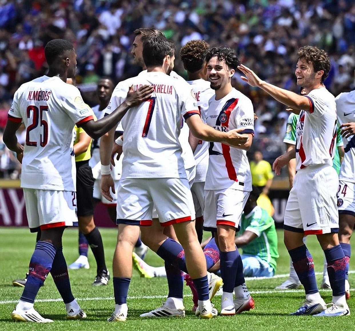 包含巴西球队成功晋级，决赛在望的词条