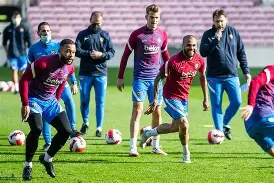 阿尔维斯回归巴萨主席拒绝转会传言