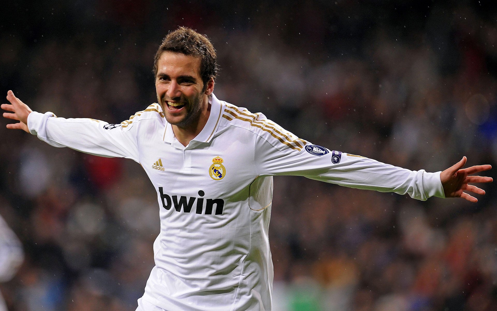 开云官网-当国家德比遇上无解东契奇，体育之夜的跨界交响